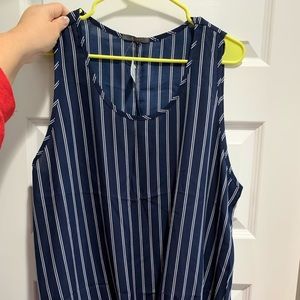 Stripped sleeveless shirt with front tie